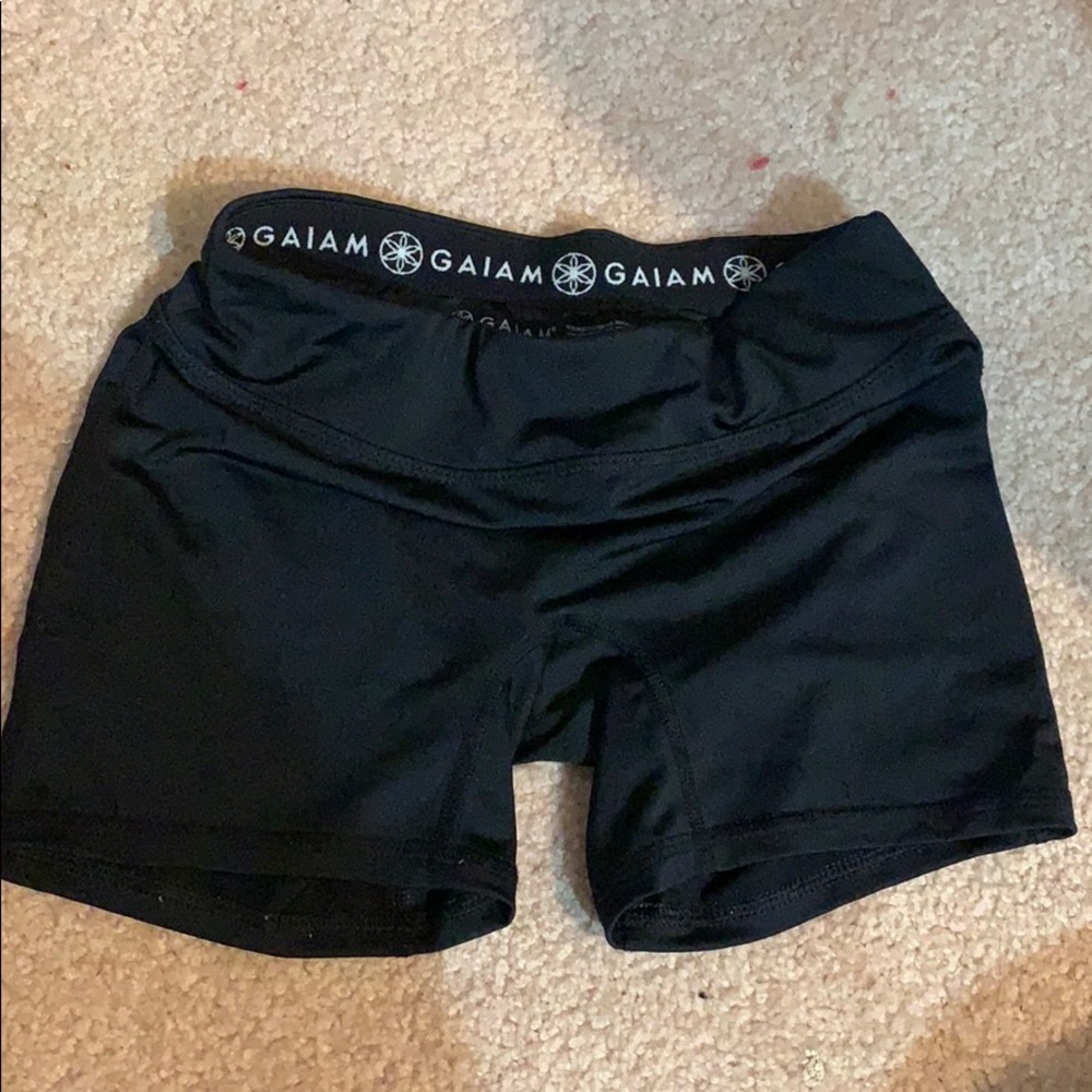 GAIAM SHORTS